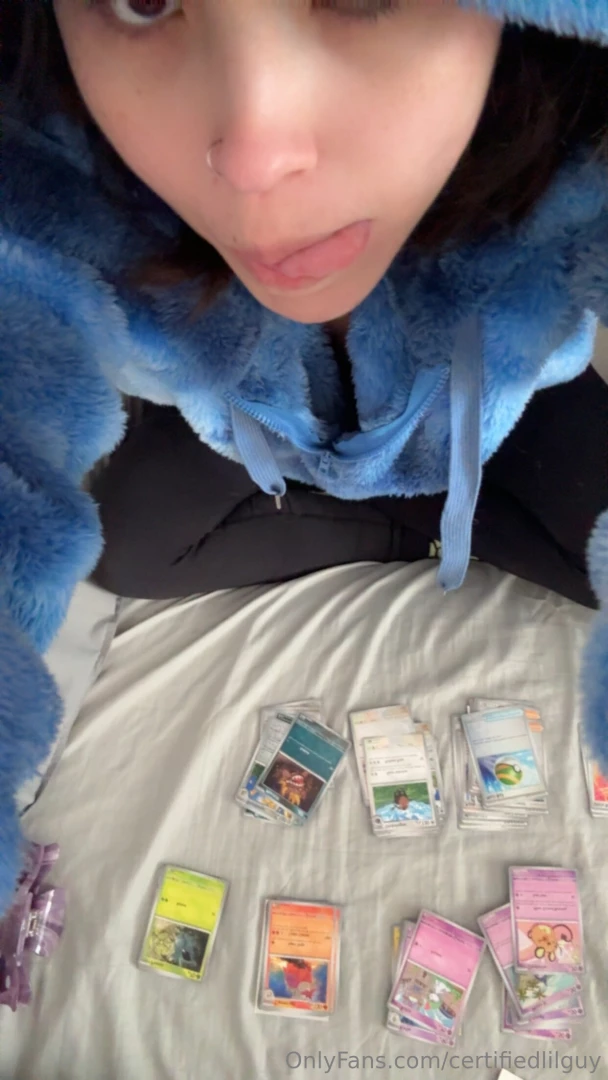 Finally having time to sit down and organize my pok mon cards 