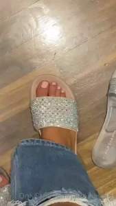 Wait for the zoom in prettiest toes you ve seen babe