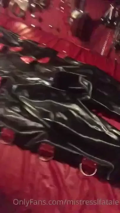 Video - can you imagine how tight this latex bodybag will be after i 