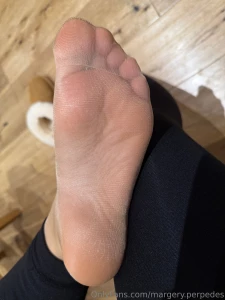 Sniff my little pathetic nylon bitch