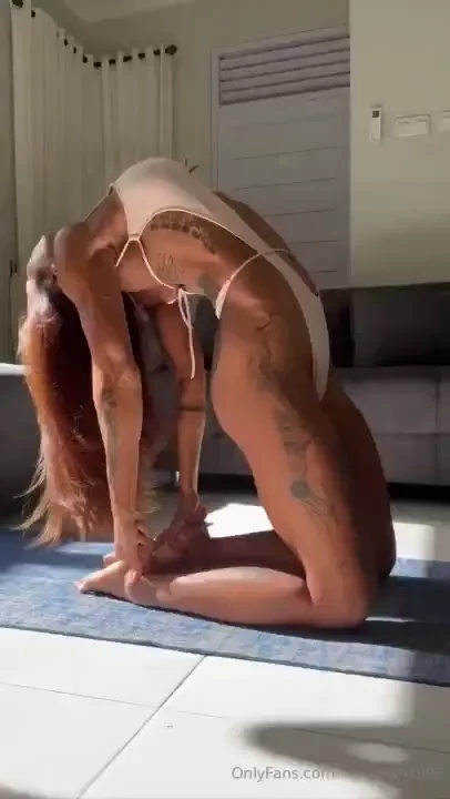 Tip 19 and i will suck my tits while i rub my pussy 