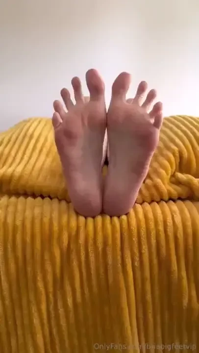 Time to worship with your hands mouth body my tiny foot slave 5 minute part 1 