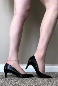 A 6-picture album showing off my long muscular legs in my size 15 part 1