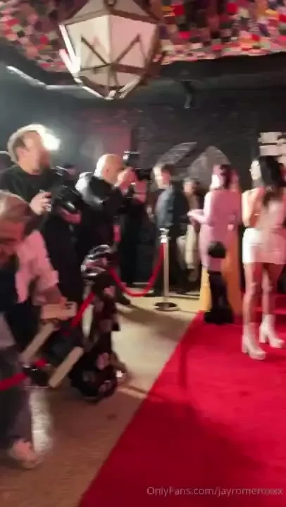 Red carpet time look at those tits 