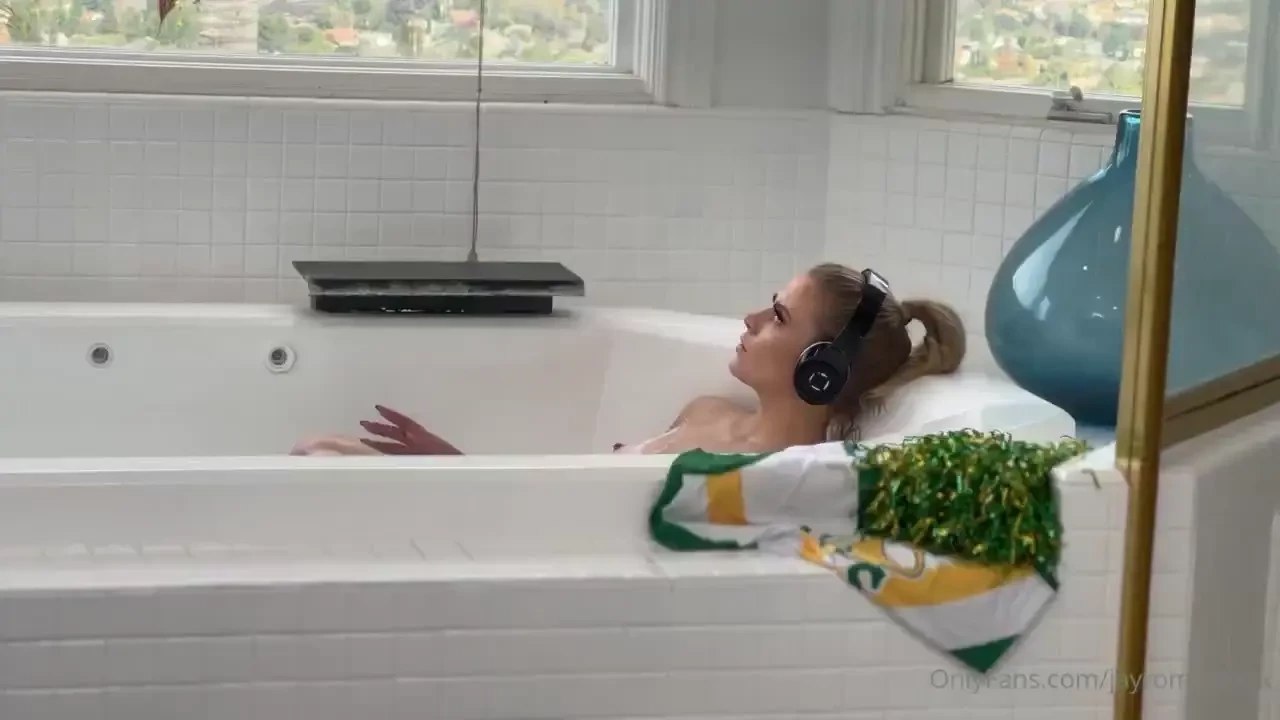 The beautiful pariswhitereal doin her thang 