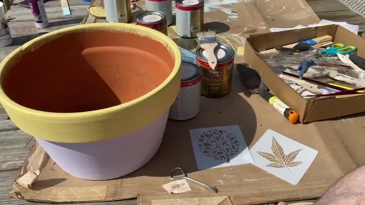 Painting flower pots 