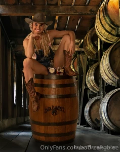 Wow i hit my first 1k followers thank you all so much cheers