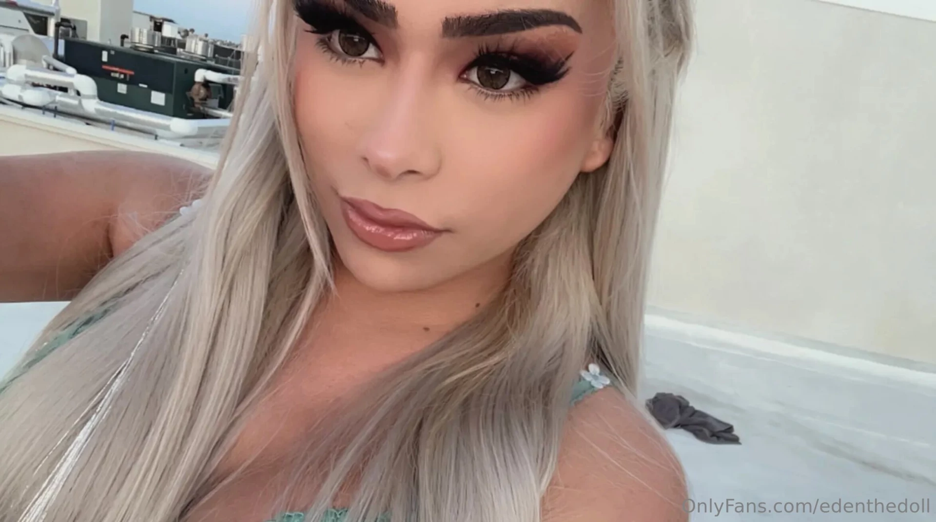 Your angel up close hey babe just me looking cute and thinking about 