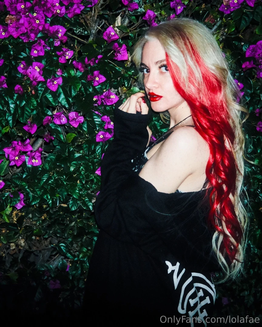 You can t resist a faerie with red lips 