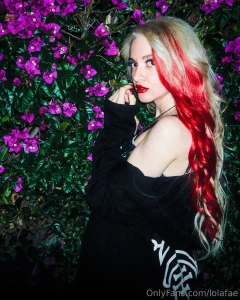 You can t resist a faerie with red lips