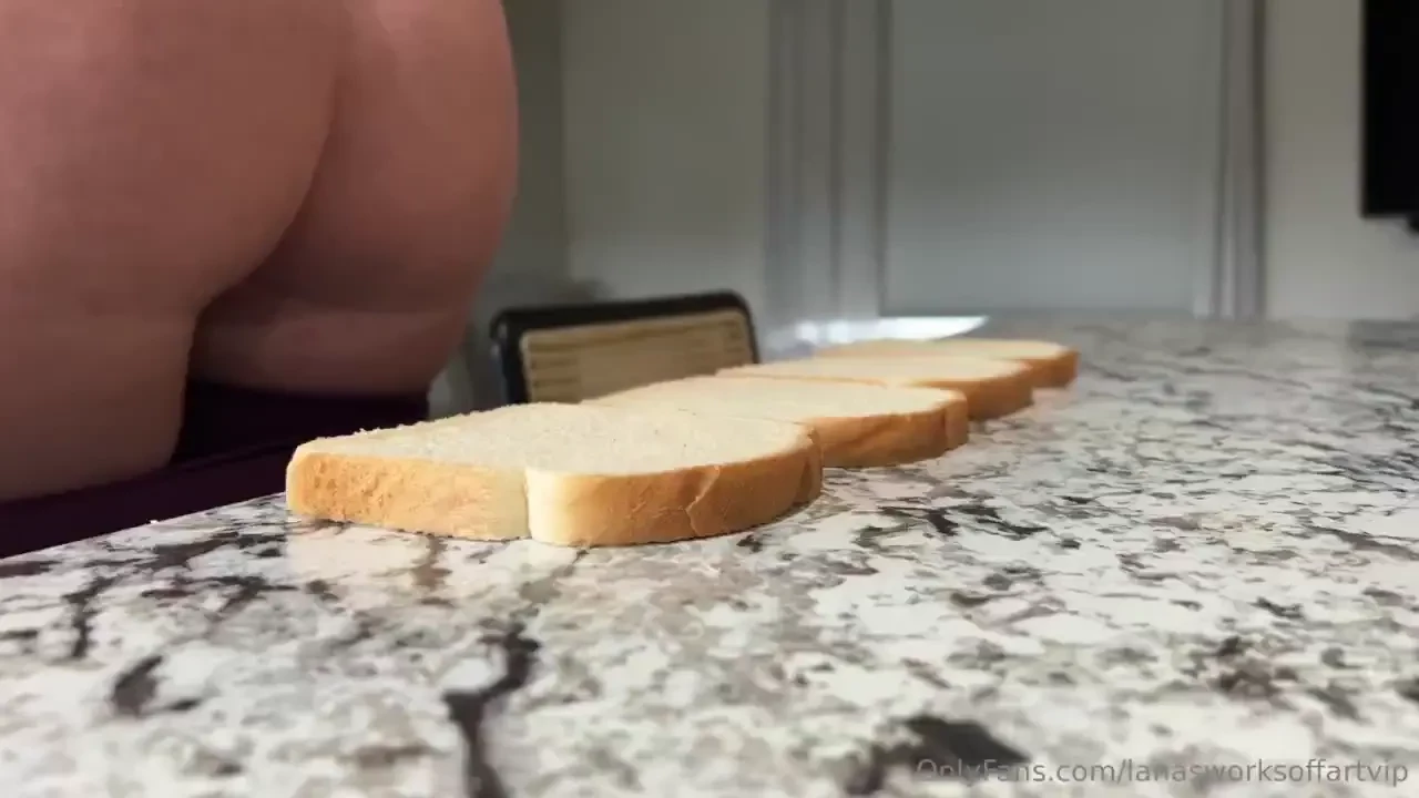 I m making fart sandwiches who wants one 