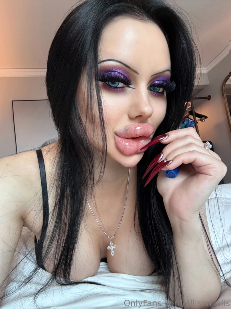 Obsessed with my lips 