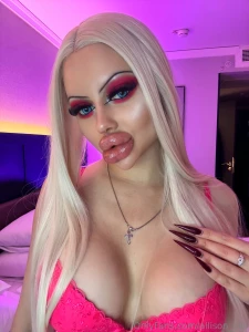 Check out my new super sexy swollen lips video