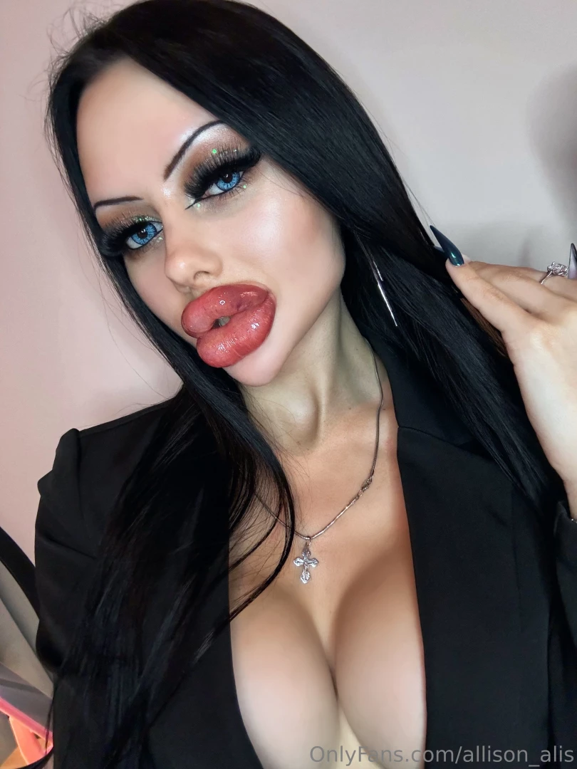 Should i make new kissing video with these bruised lips 