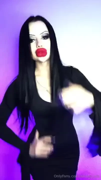 Sexy morticia 