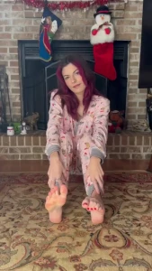 Some toe wiggling and spreading to help you start your day