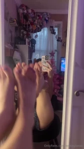 If onlyyy i had someone to worship my feet while i watch in the mirror part 1