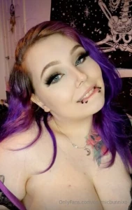 Keep staring i like how your eyes feel