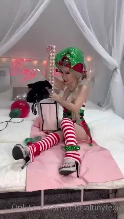I know you love this naughty little elf santa got me an early present 