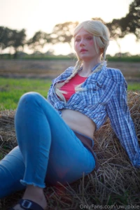 New erotic hot pictures of country girl being naughty outside