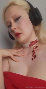 I got this necklace for my hot vamp photoshoot and videos can someone