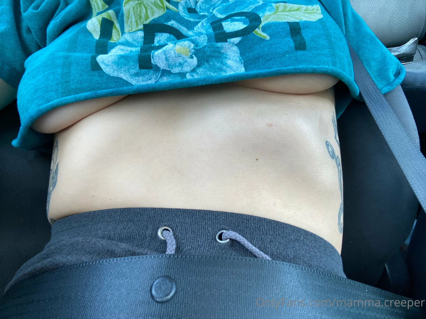 Caught some good underboob in the car today 