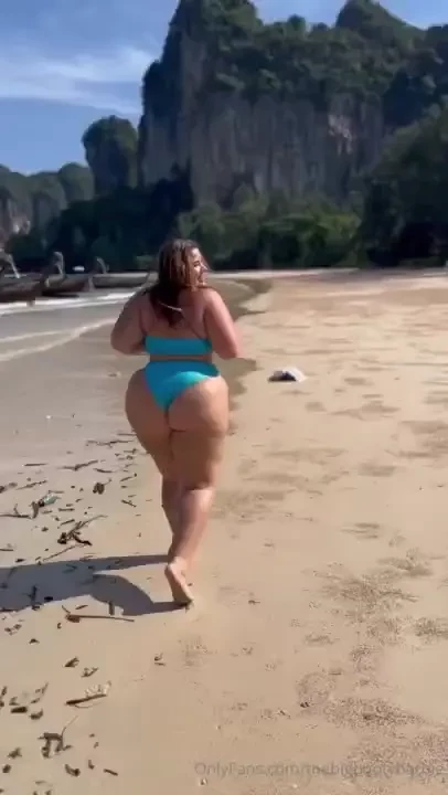 Running to you in slow mo the jiggle tho 