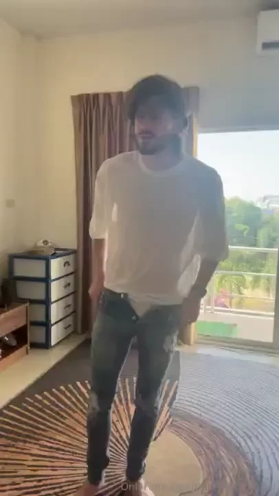 Doing some improv singing to a smooth beat on the tv behind me and i 