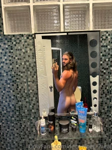 I know these are just bathroom mirror selfies but i felt good about part 4