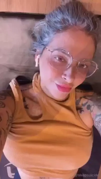 Novo amor plays in the background 