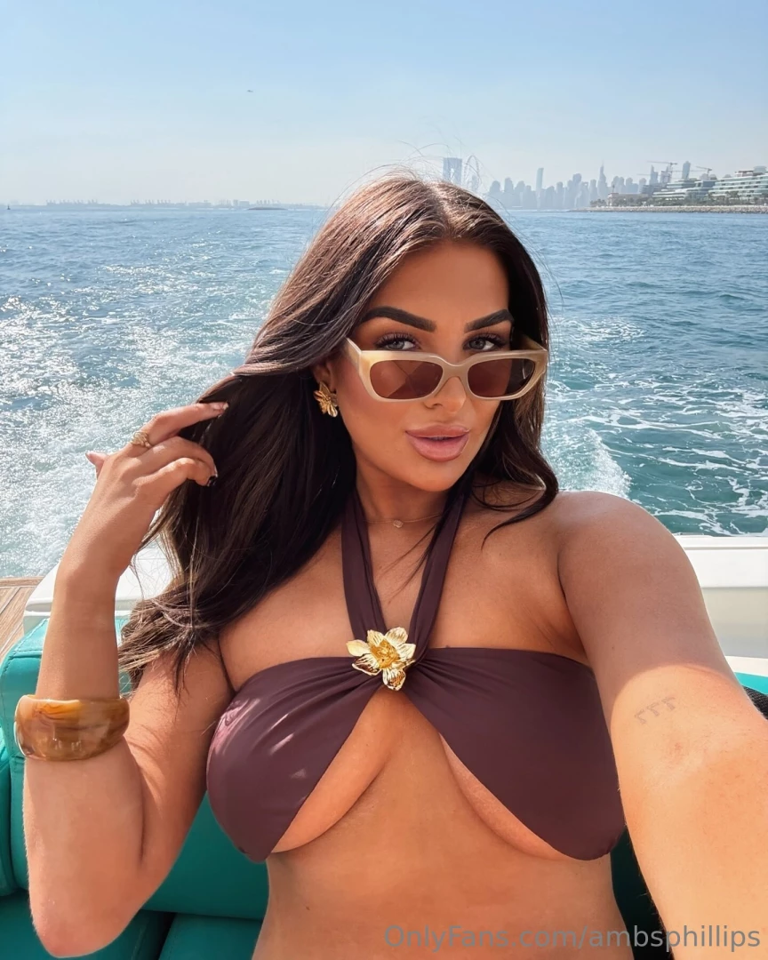 More dubai pics coming thru 