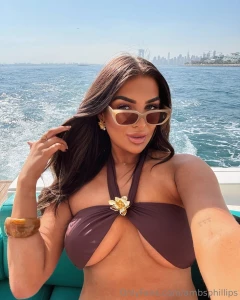 More dubai pics coming thru