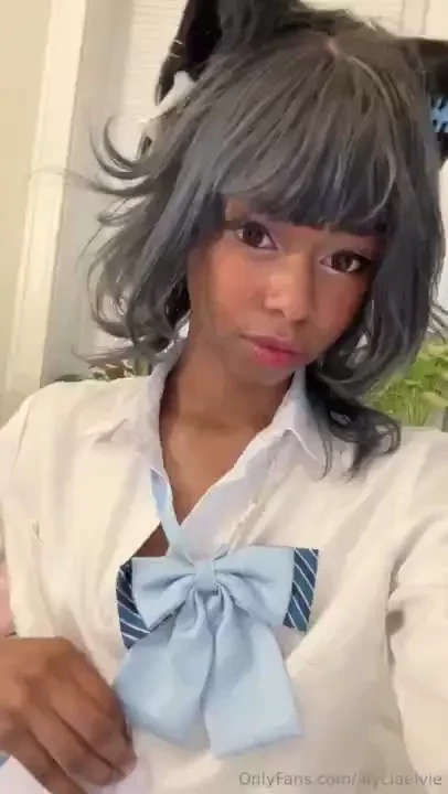 1 2 from today i have the worst cramps but i can still pose a bit 3 