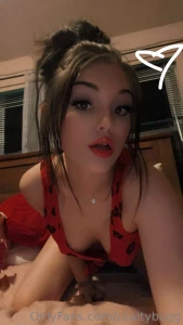 Feeling a little horny rn send me a dm and let s have some fun