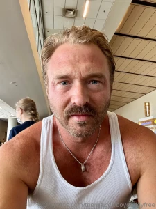 Should i make a solo video on this flight to amsterdam