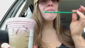 Freebie asmr vid for y all ft a pretty drink this was so short n sweet
