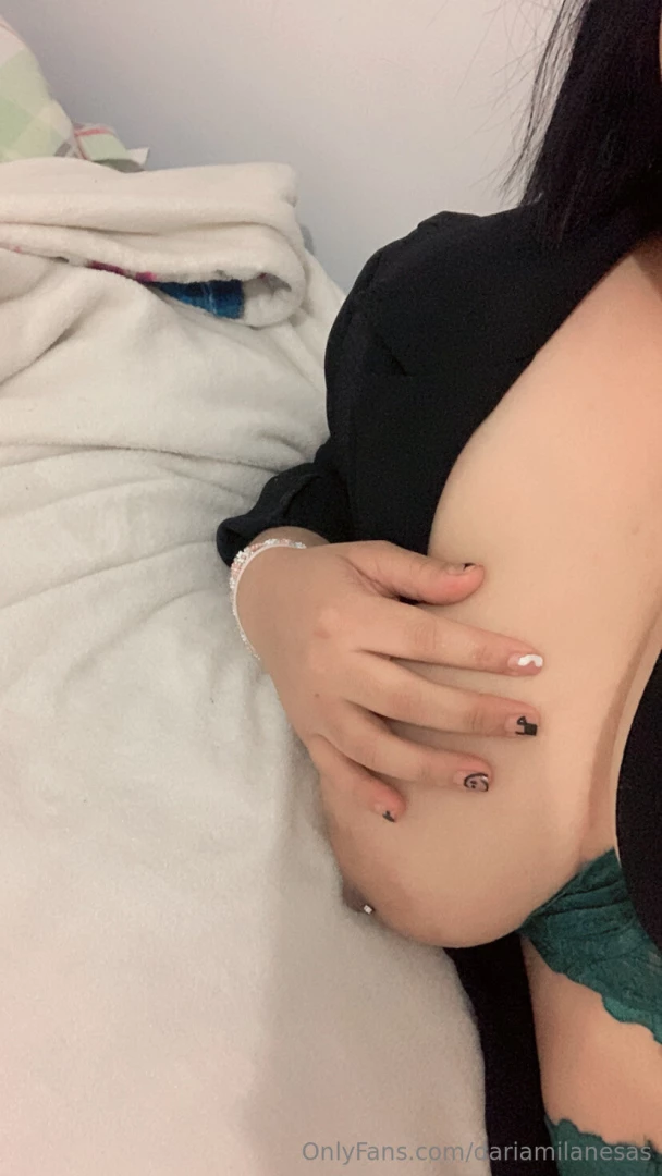 Pov llegas del trabajo y me encuentras as en la cama 