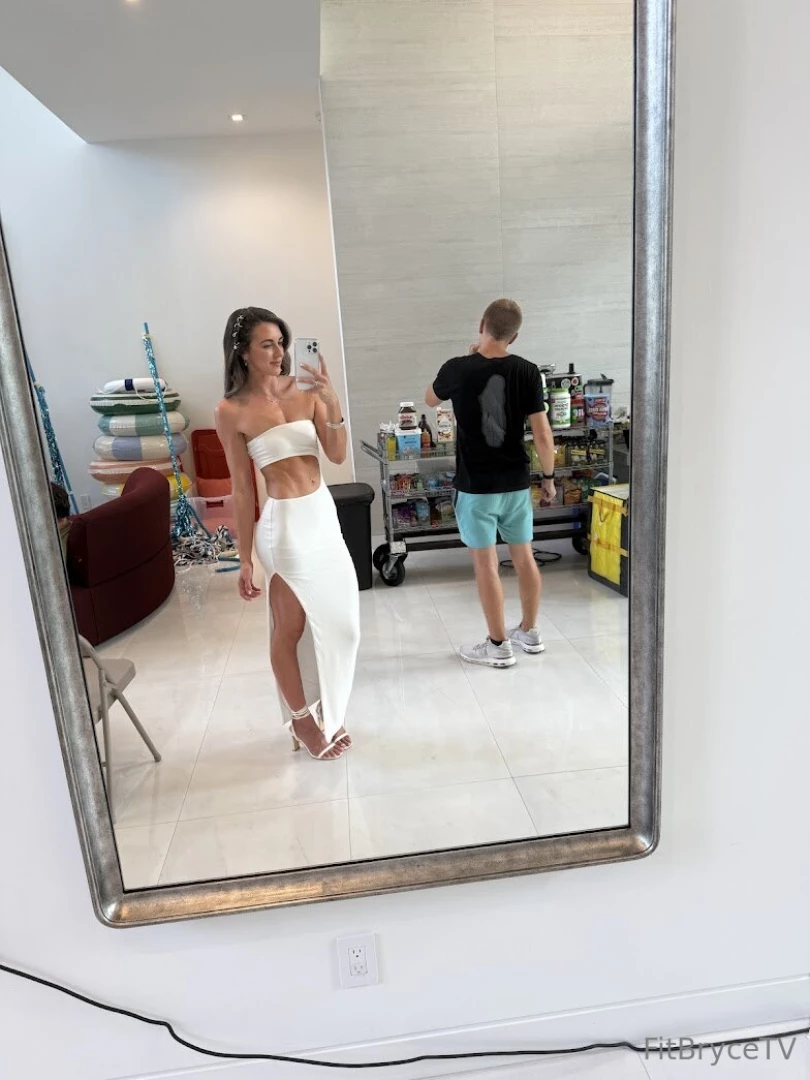 Can you tell who s on his shirt 