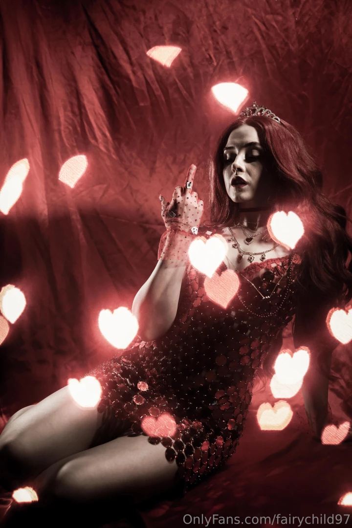 Happy valentines day queen of hearts inspired boudoir photos in sexy 