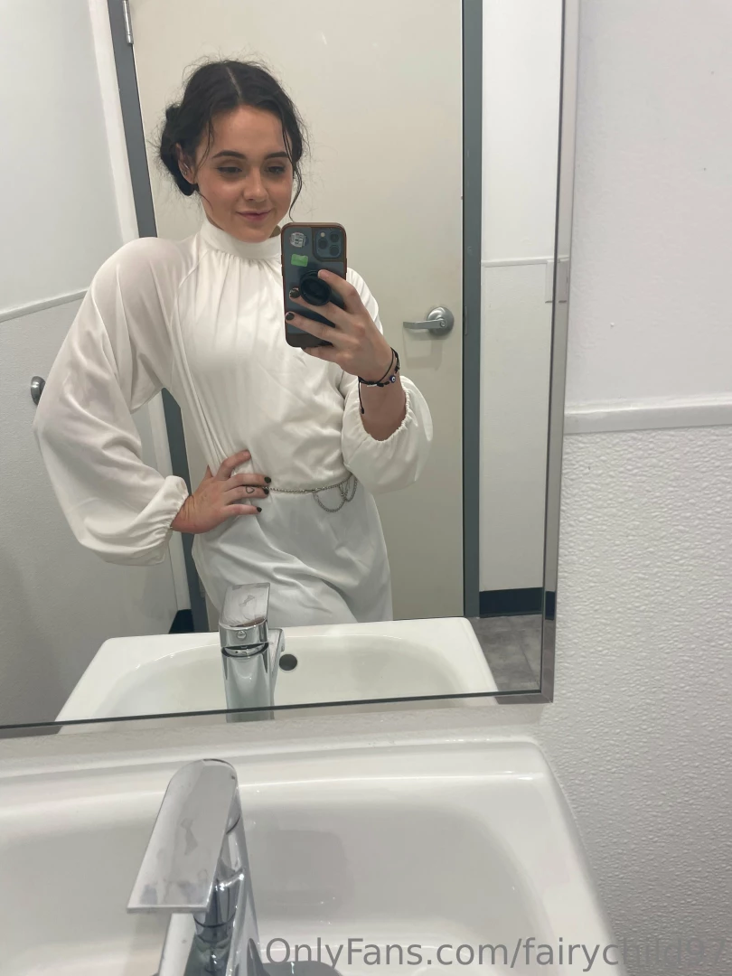 Last minute princess leia cosplay for work the sexy version is coming 