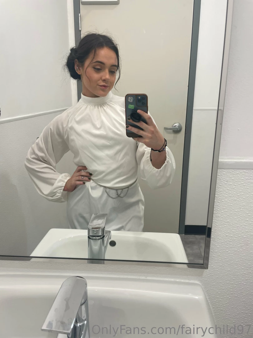 Last minute princess leia cosplay for work the sexy version is coming part 1 