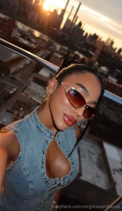 A little cleavage for nyc