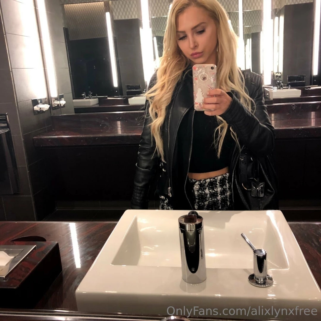 Mirror selfies for days part 1 