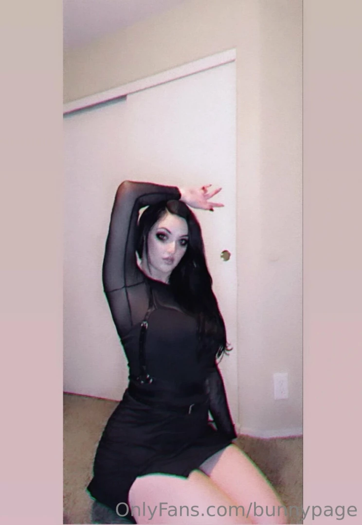 New outfit wonder if i should do a shoot in this 