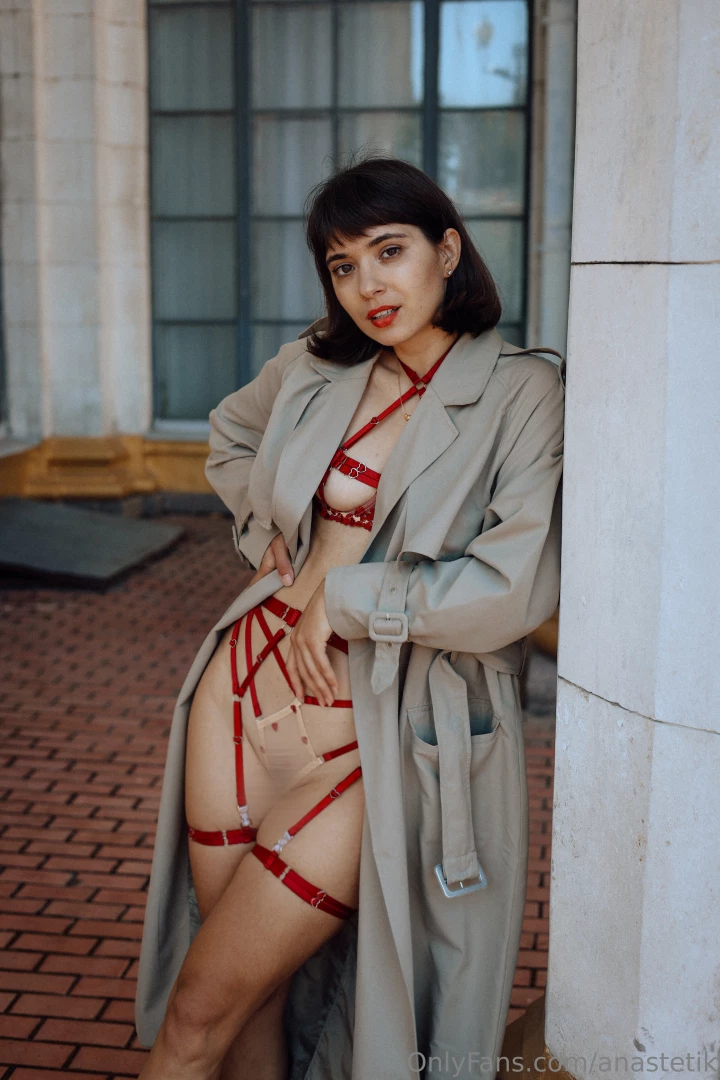 I collected the most delicious shots from this photo shoot here 