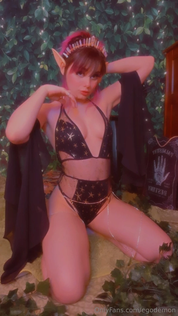 This lil elf missed you xoxoxo 