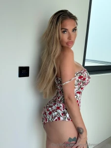 Happy monday babes come find me in the dms i ll start your week off