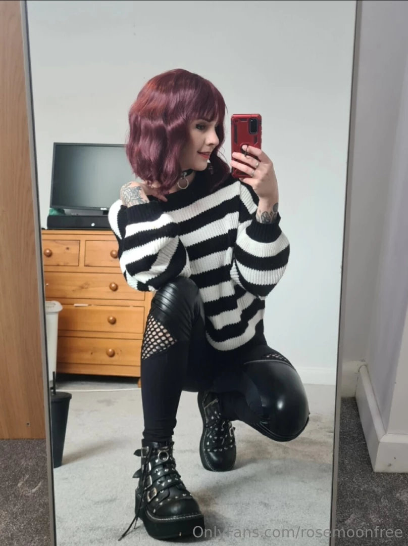 Spooky month starts tomorrow who already has their spooky decorations 