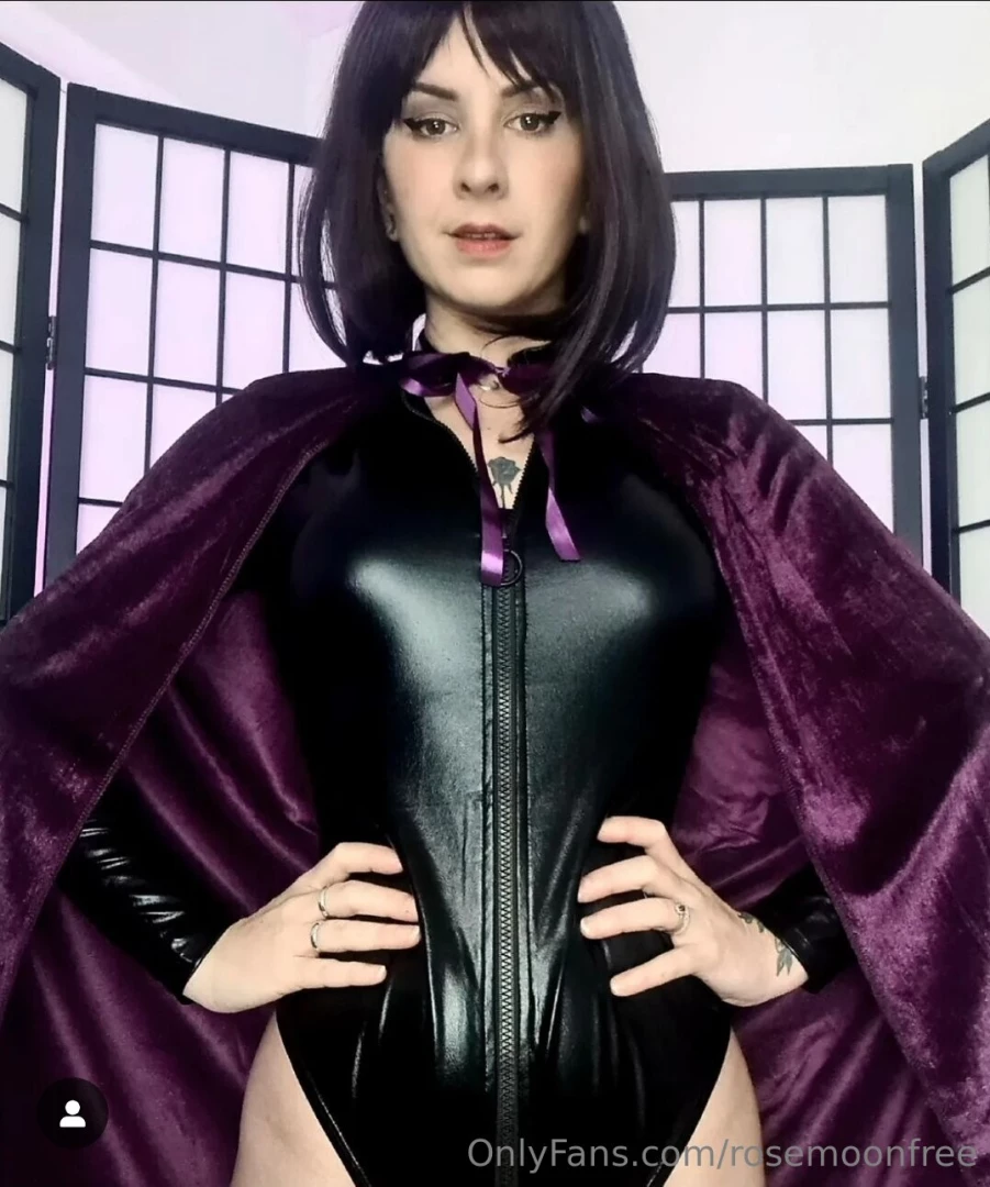 Who thinks i should recreate this raven cosplay for halloween 