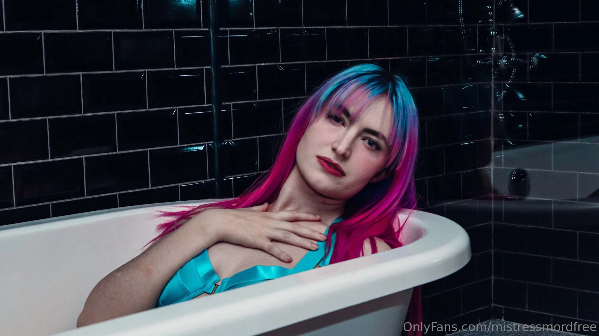 Sensual in the tub 